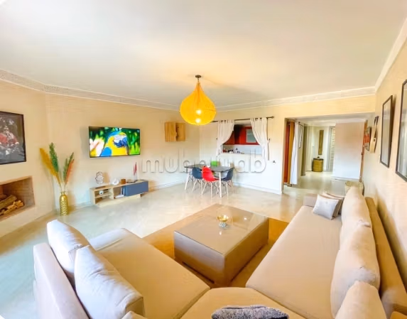 Louez cet appartement à Guéliz. Petite surface de 90 m². Espace de rangement ample