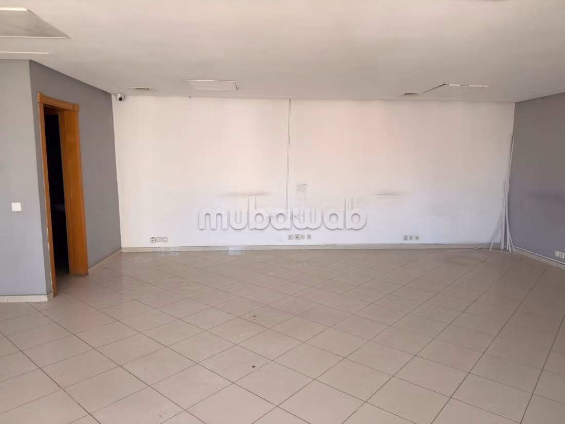 Bureau Open Space à Louer Al Miarage Center