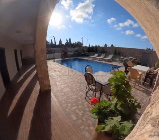 Villas de lujo en alquiler en la Plaza Orson Welles. 3 habitaciones. Puerta blindada y residencia segura