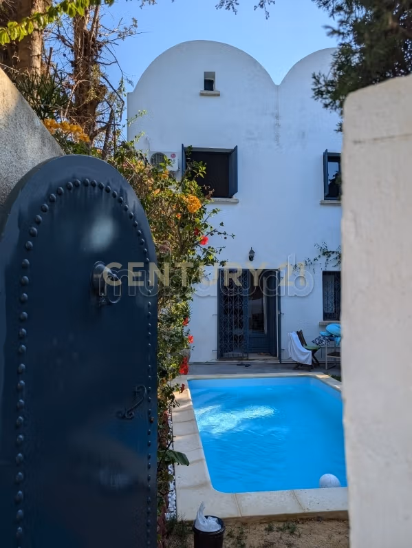 Un duplex in S2, Golden Tulip Piscina
