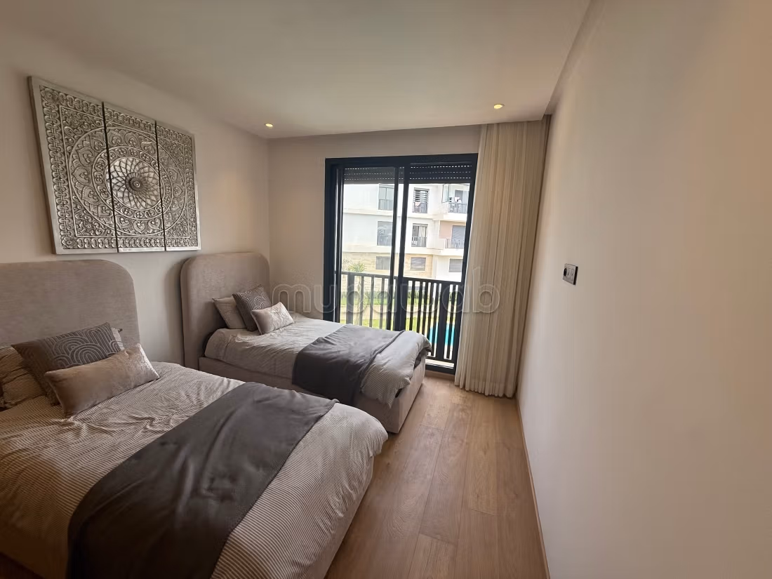 77 m² à louer avec piscines proche UM6 et CFC — 2
