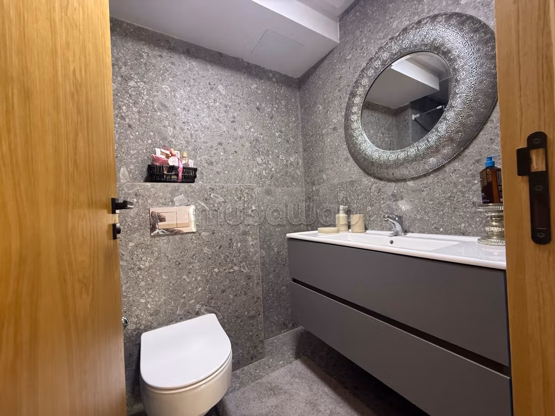 77 m² à louer avec piscines proche UM6 et CFC — 6