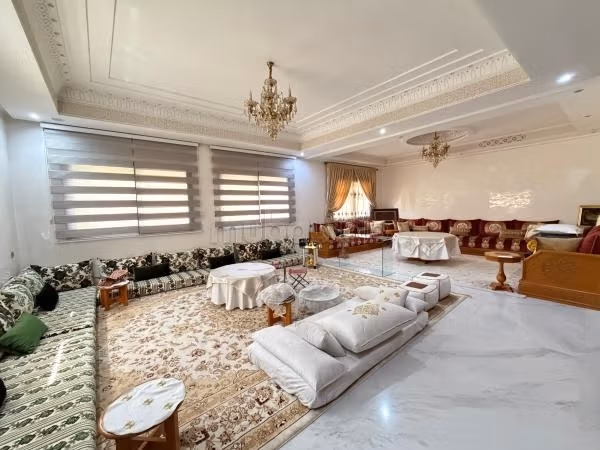 Magnifique villa à vendre à Zhour Targa Marrakech. 
Superficie 430 m² avec piscine et jardin