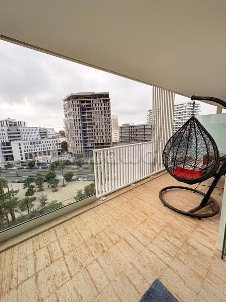 Joli studio étage élevé en location CFC