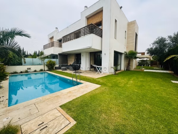 Villa te huur leeg on gemeubileerd Bouskoura