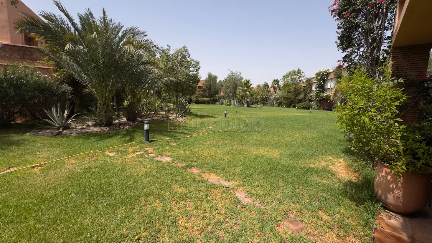 Location appartement vide 2 chambres rez de jardin à l’agdal résidence avec piscine