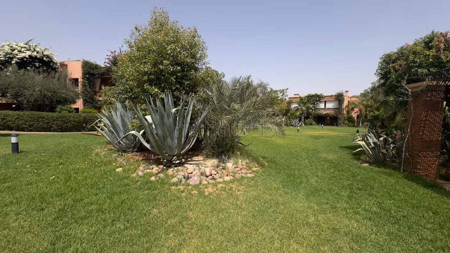 Location appartement vide 2 chambres rez de jardin à l’agdal résidence avec piscine