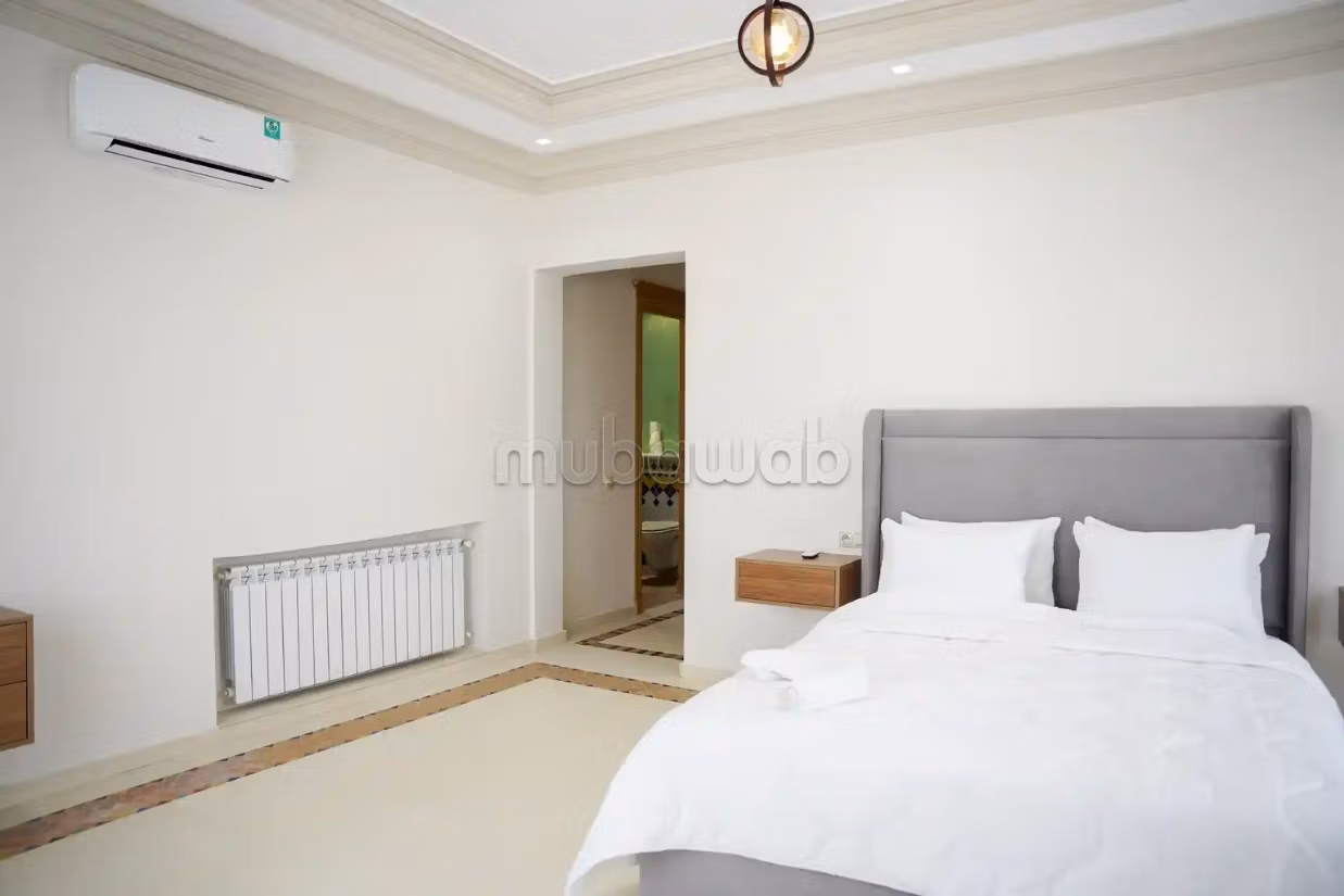 Villa de luxe à louer à Tanger, dans le quartier de Boubané, avec piscine privée, cinq chambres, emplacement calme
