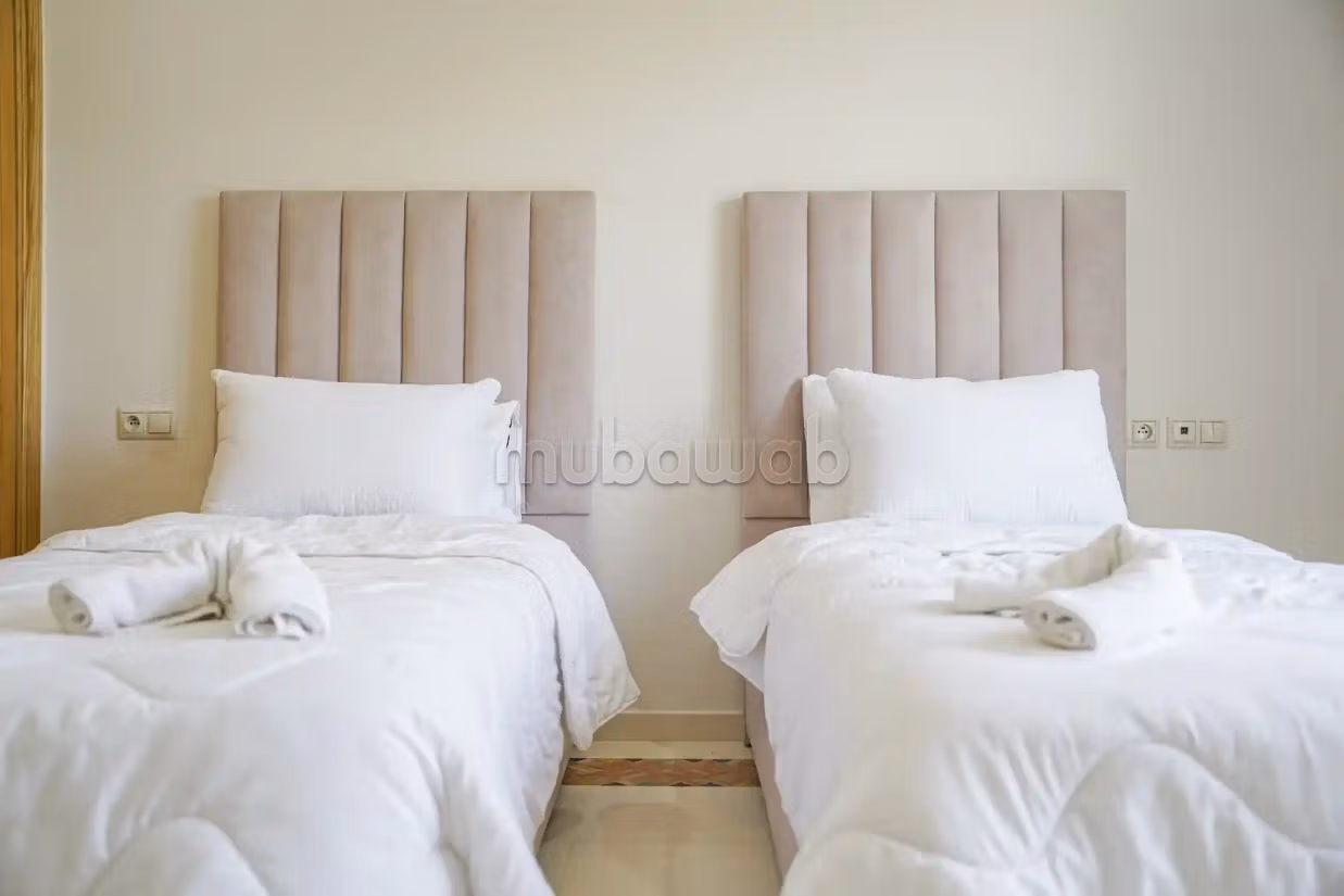 Villa de luxe à louer à Tanger, dans le quartier de Boubané, avec piscine privée, cinq chambres, emplacement calme