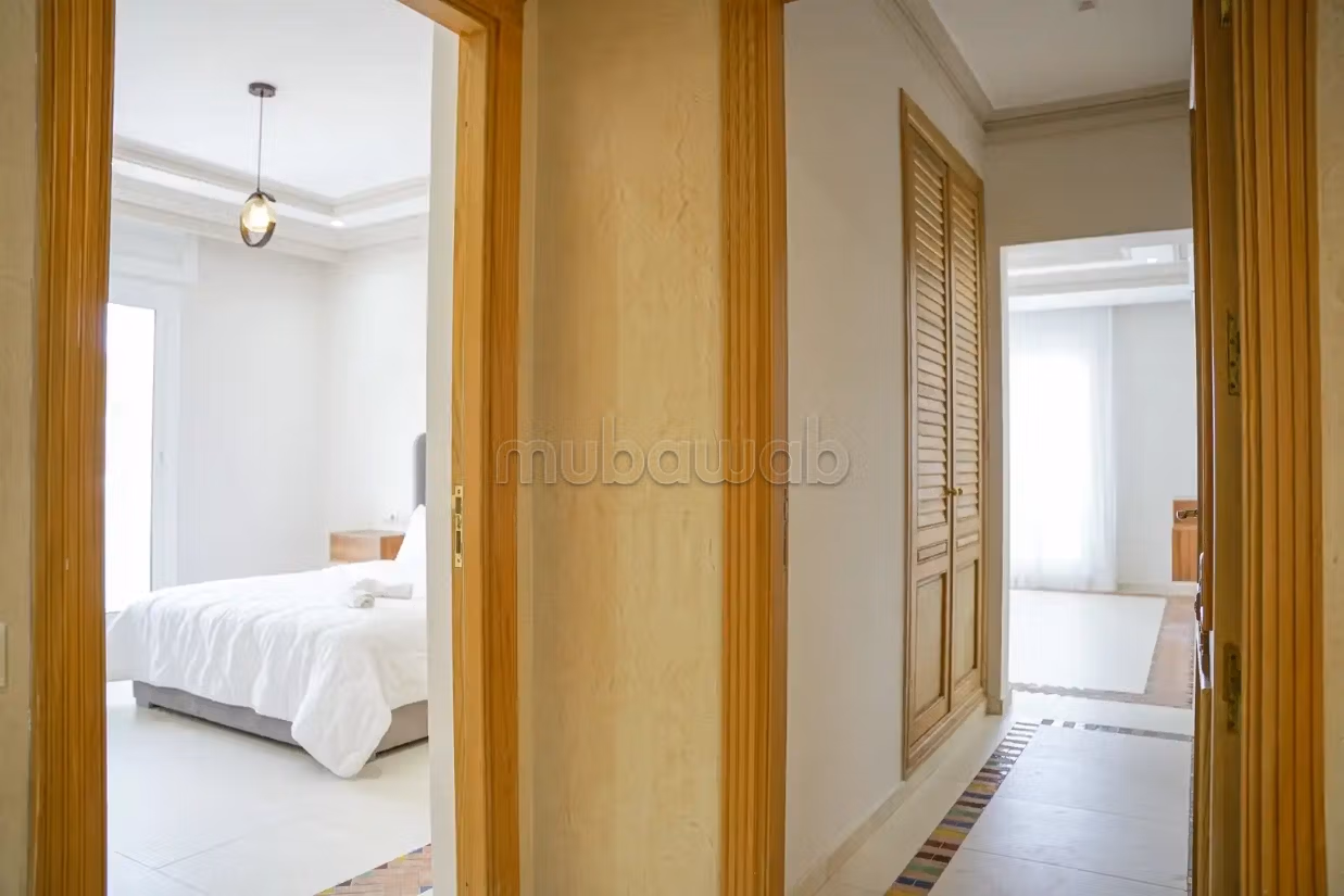 Villa de luxe à louer à Tanger, dans le quartier de Boubané, avec piscine privée, cinq chambres, emplacement calme