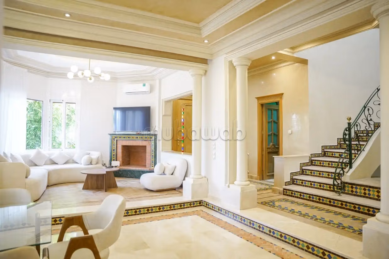 Villa de luxe à louer à Tanger, dans le quartier de Boubané, avec piscine privée, cinq chambres, emplacement calme