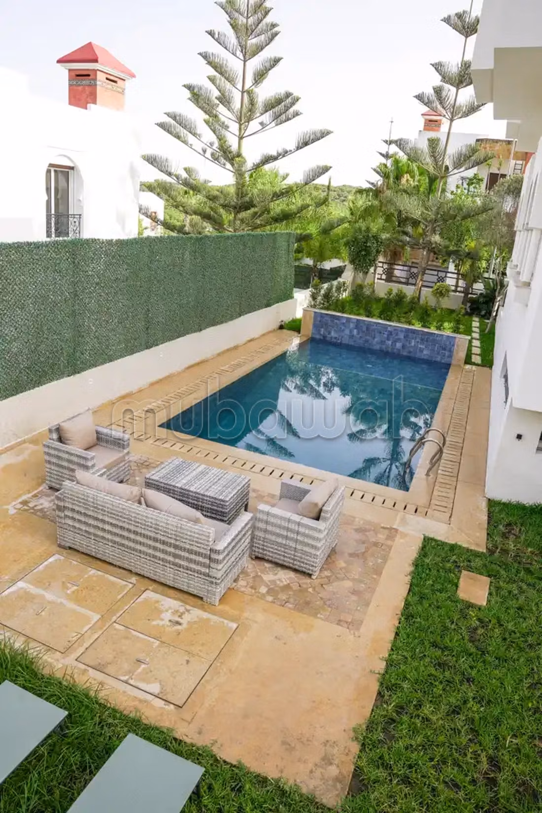 Villa de luxe à louer à Tanger, dans le quartier de Boubané, avec piscine privée, cinq chambres, emplacement calme