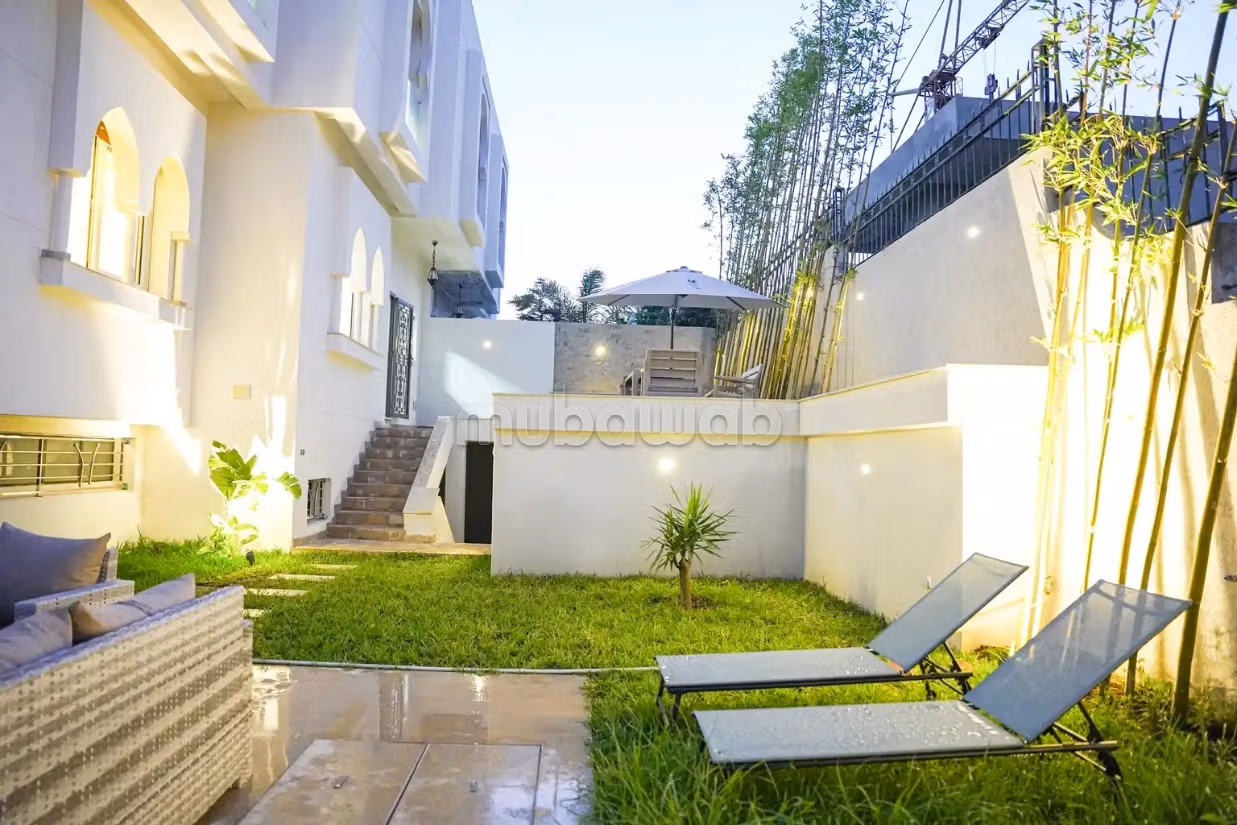 Villa de luxe à louer à Tanger, dans le quartier de Boubané, avec piscine privée, cinq chambres, emplacement calme