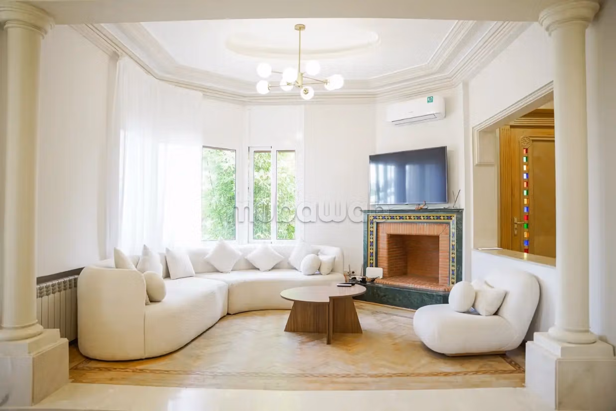 Villa de luxe à louer à Tanger, dans le quartier de Boubané, avec piscine privée, cinq chambres, emplacement calme