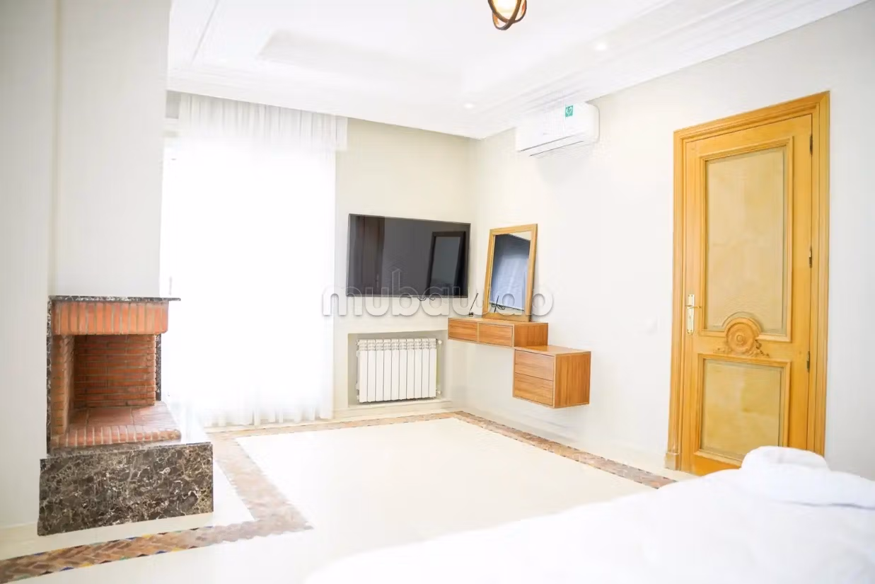 Villa de luxe à louer à Tanger, dans le quartier de Boubané, avec piscine privée, cinq chambres, emplacement calme