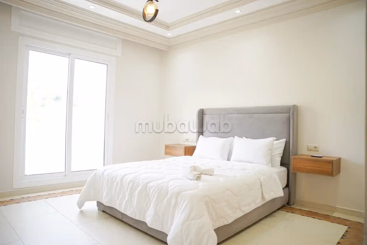 Villa de luxe à louer à Tanger, dans le quartier de Boubané, avec piscine privée, cinq chambres, emplacement calme