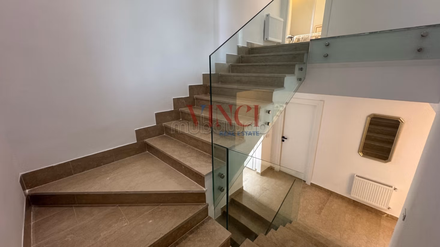 Vend appartement. 4 chambres. Parking et jardin