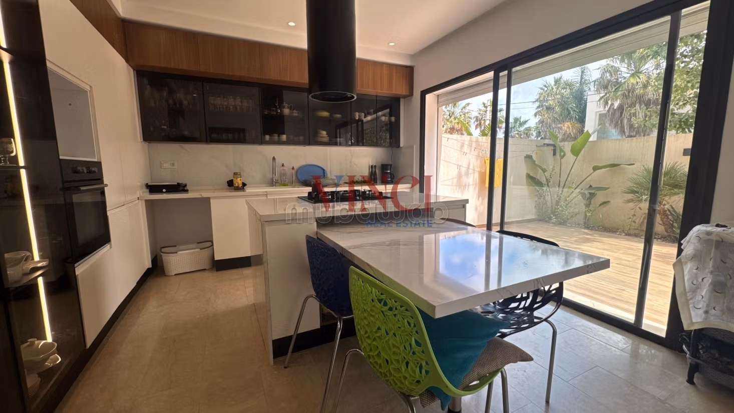 Vend appartement. 4 chambres. Parking et jardin