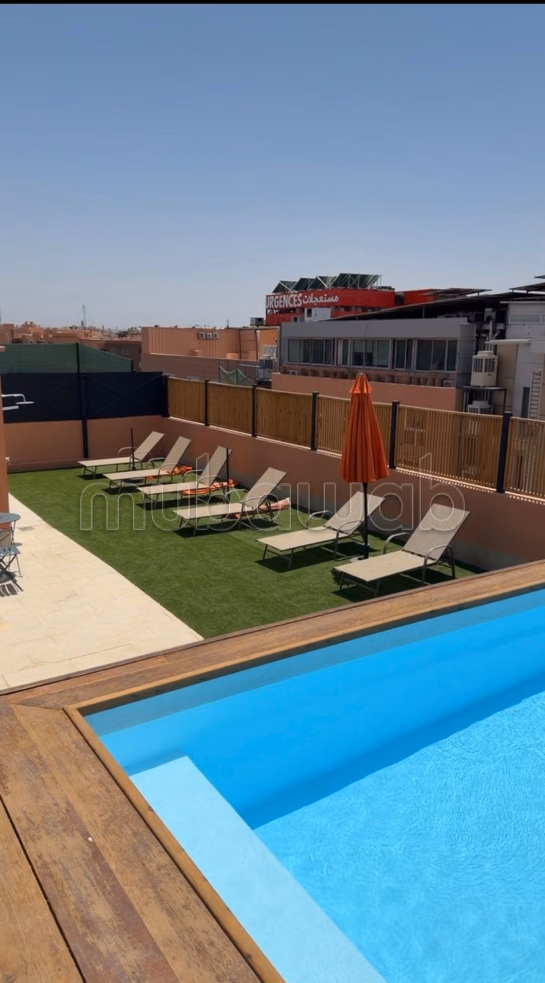 Apartment With Rooftop Pool