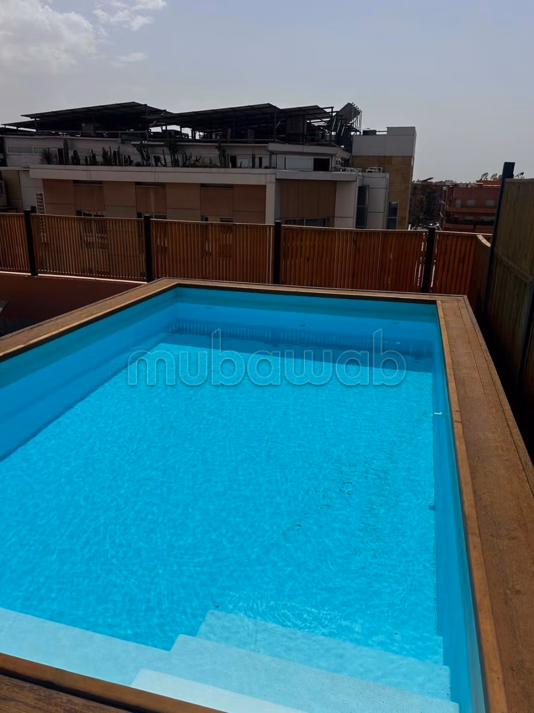 Apartment With Rooftop Pool