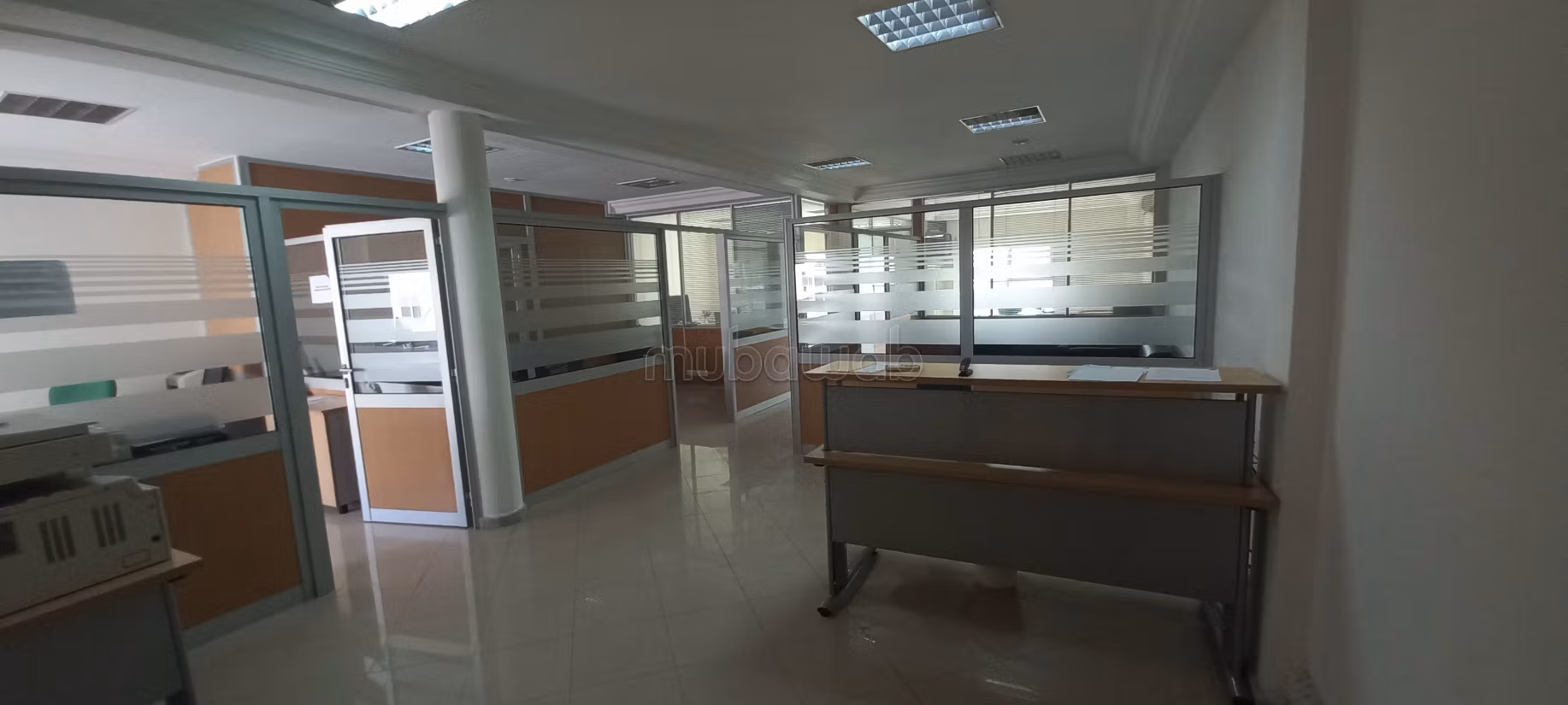 Offices for sale at Les Hôpitaux. Total area 131 m². Secure 24/7