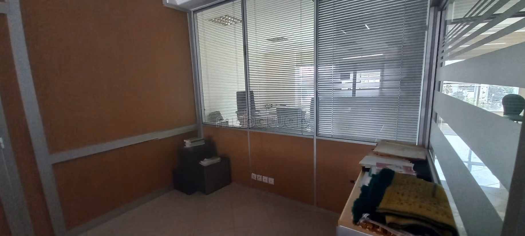Offices for sale at Les Hôpitaux. Total area 131 m². Secure 24/7