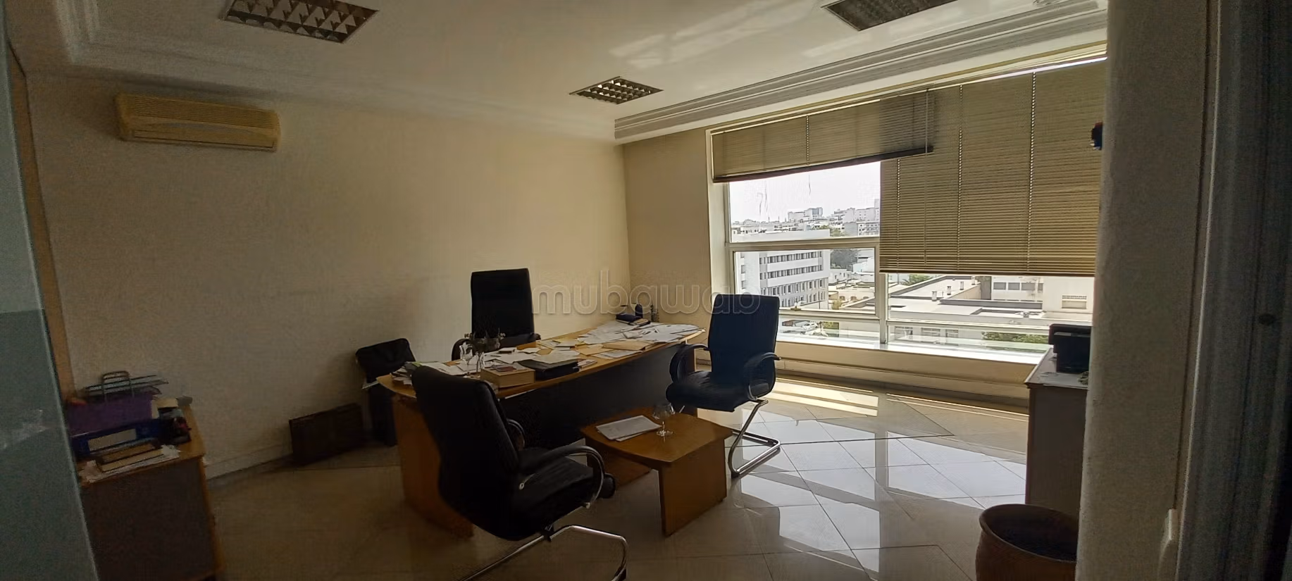 Offices for sale at Les Hôpitaux. Total area 131 m². Secure 24/7