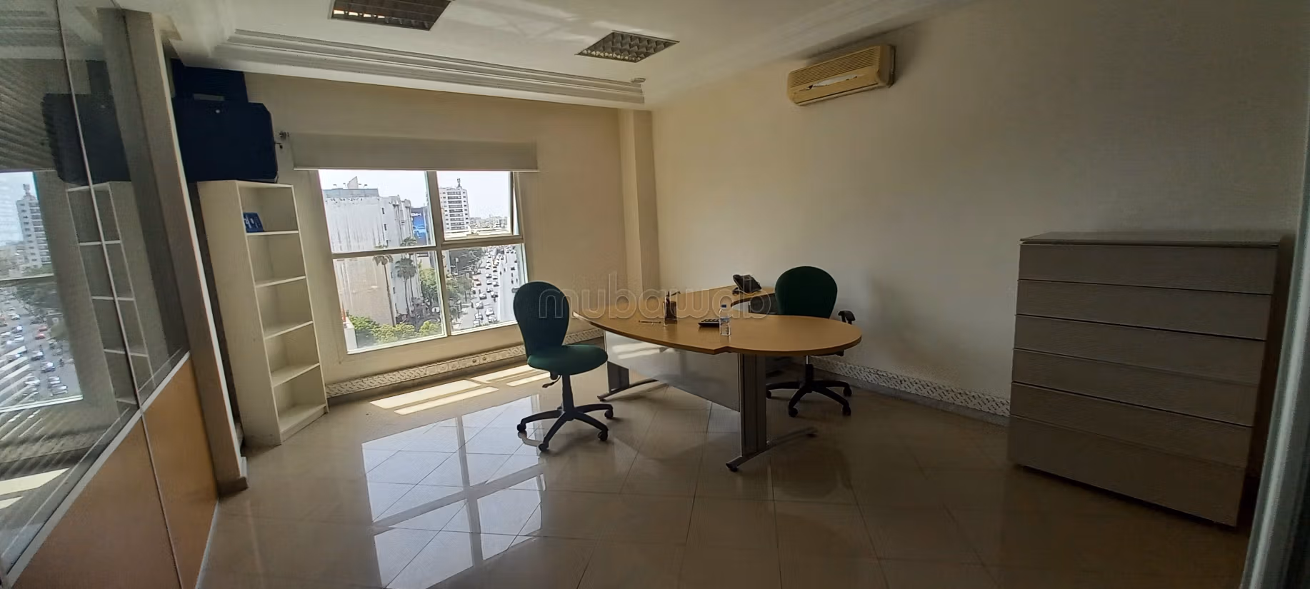 Offices for sale at Les Hôpitaux. Total area 131 m². Secure 24/7