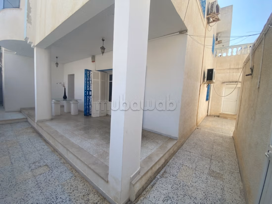 Rez de chaussée de villa de type S4 à louer
