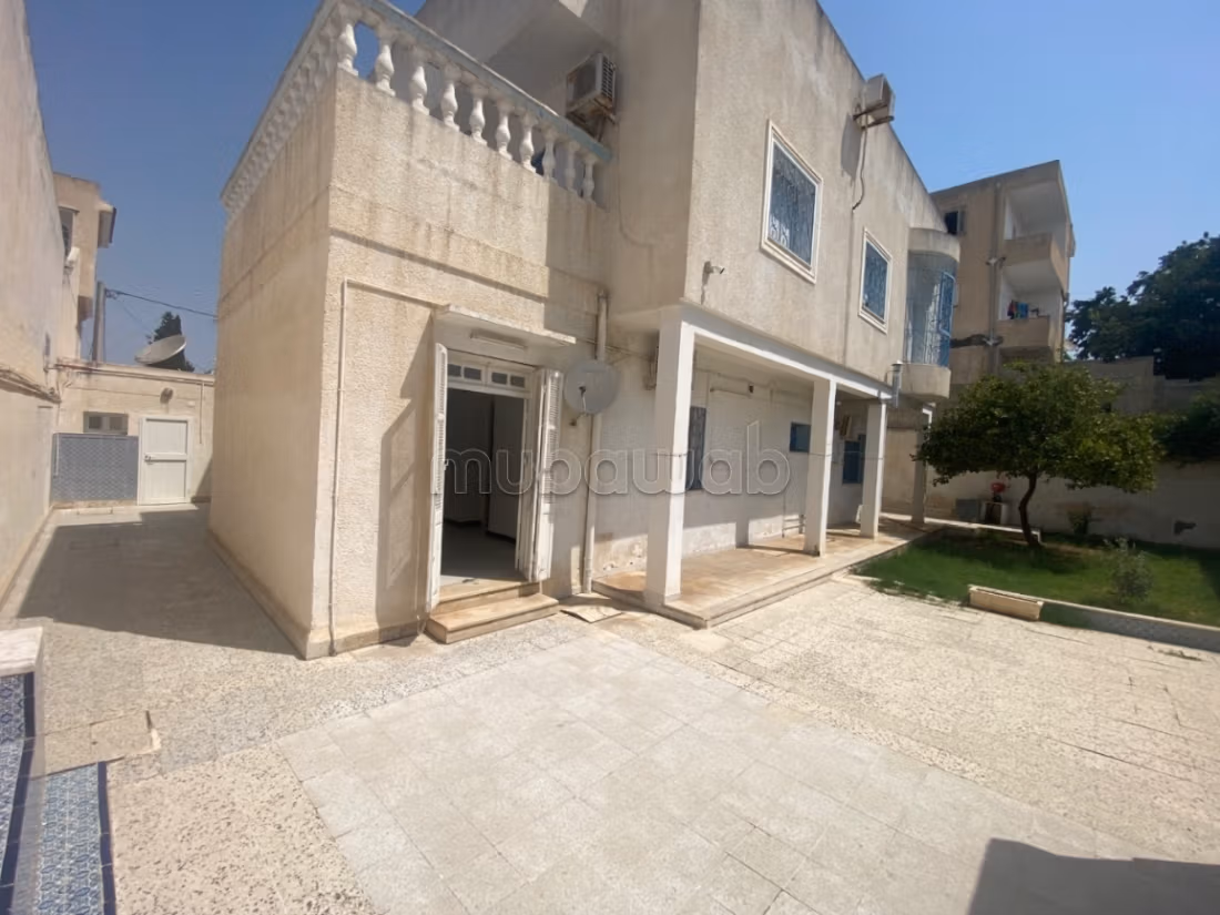 Rez de chaussée de villa de type S4 à louer