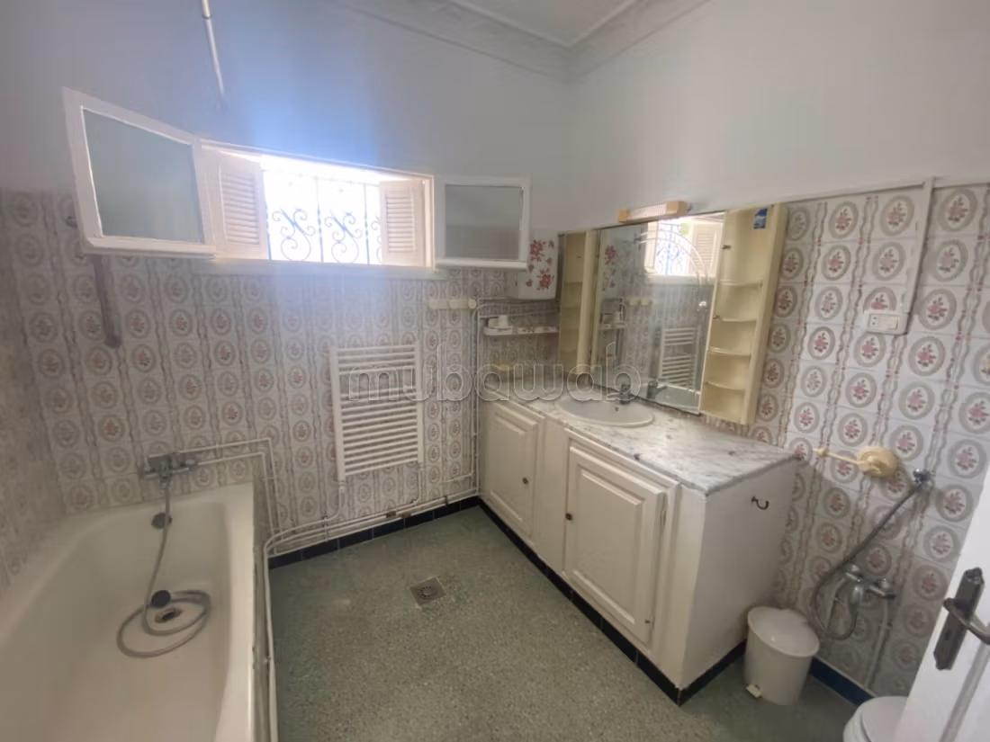 Rez de chaussée de villa de type S4 à louer