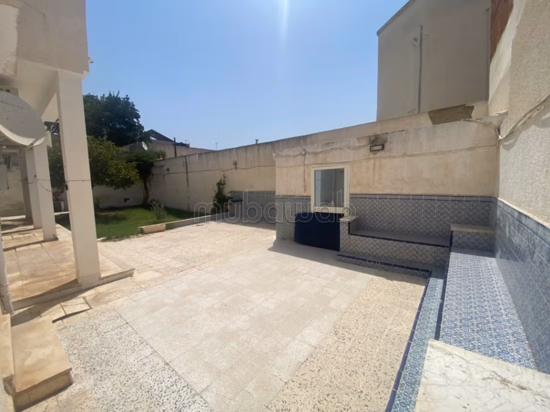 Rez de chaussée de villa de type S4 à louer