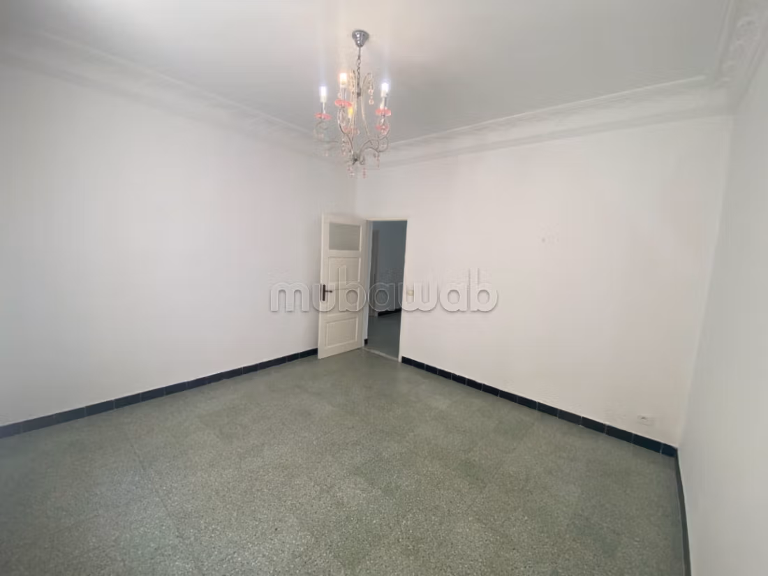 Rez de chaussée de villa de type S4 à louer