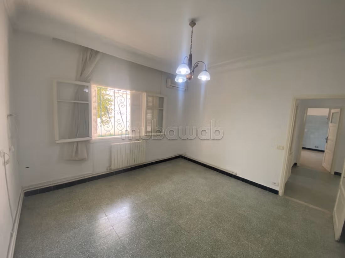 Rez de chaussée de villa de type S4 à louer