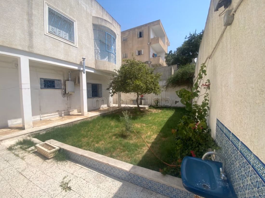 Rez de chaussée de villa de type S4 à louer