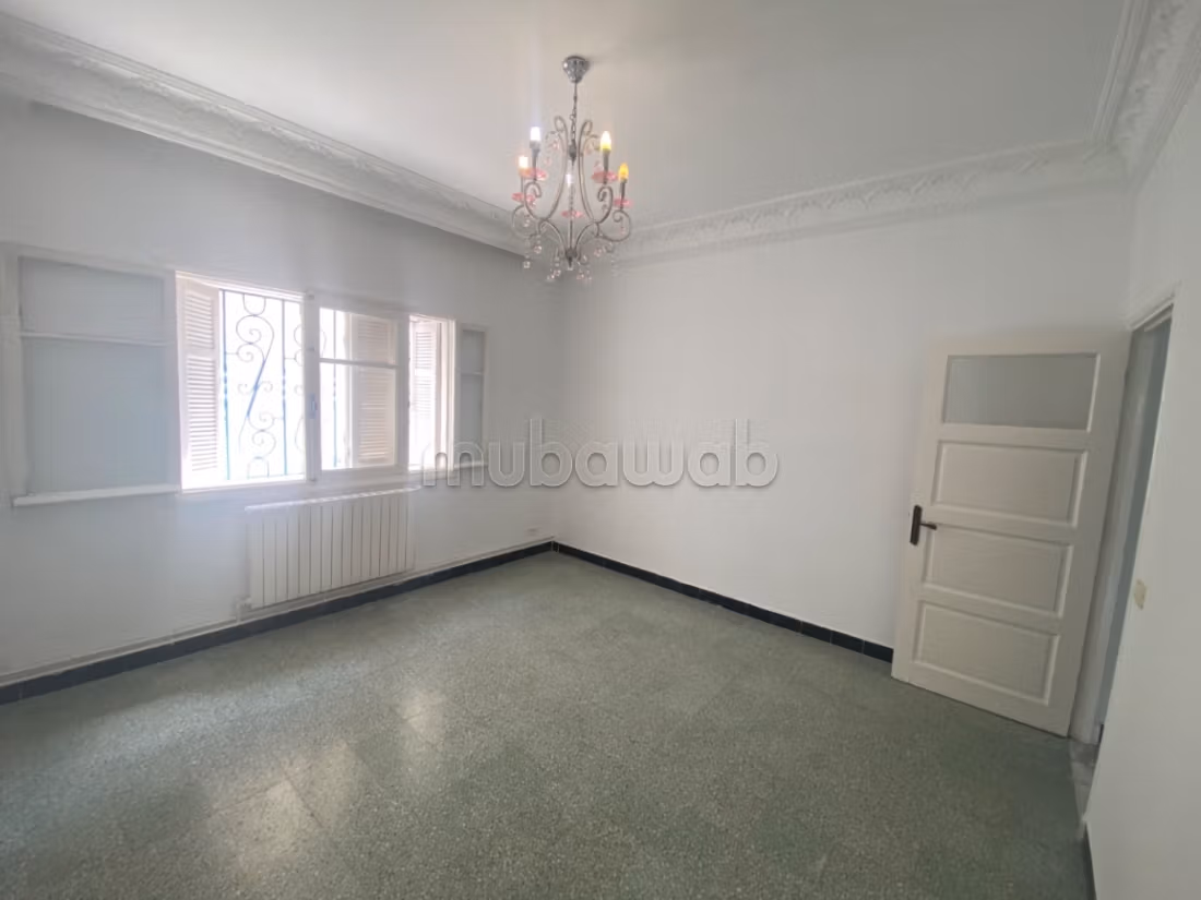 Rez de chaussée de villa de type S4 à louer