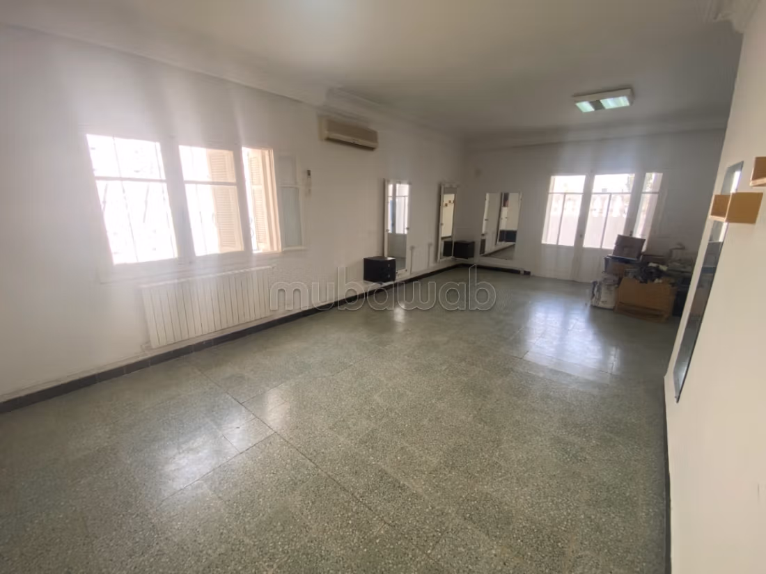 Rez de chaussée de villa de type S4 à louer