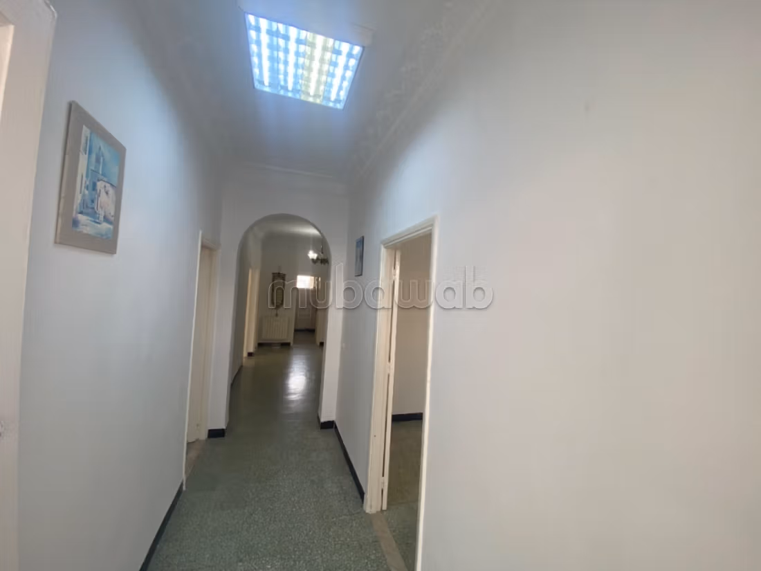 Rez de chaussée de villa de type S4 à louer