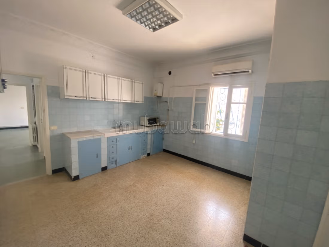 Rez de chaussée de villa de type S4 à louer