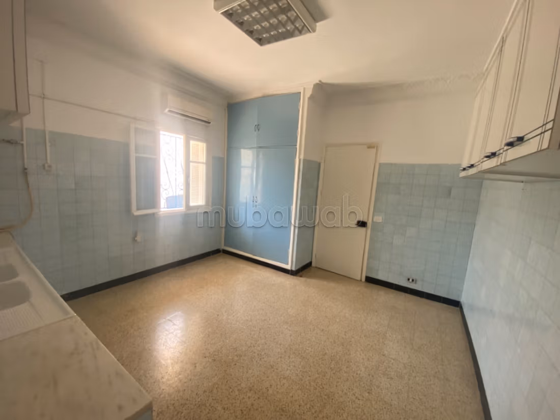 Rez de chaussée de villa de type S4 à louer