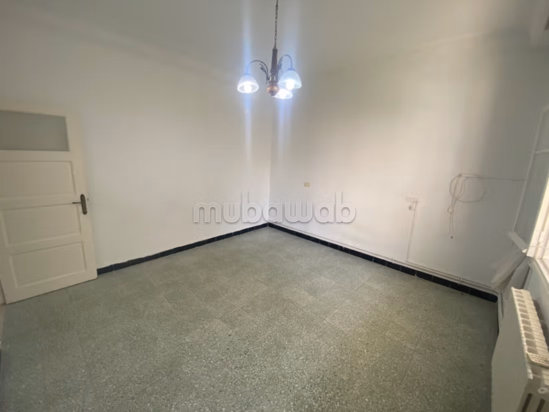 Rez de chaussée de villa de type S4 à louer