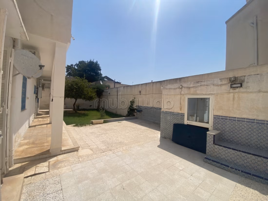 Rez de chaussée de villa de type S4 à louer