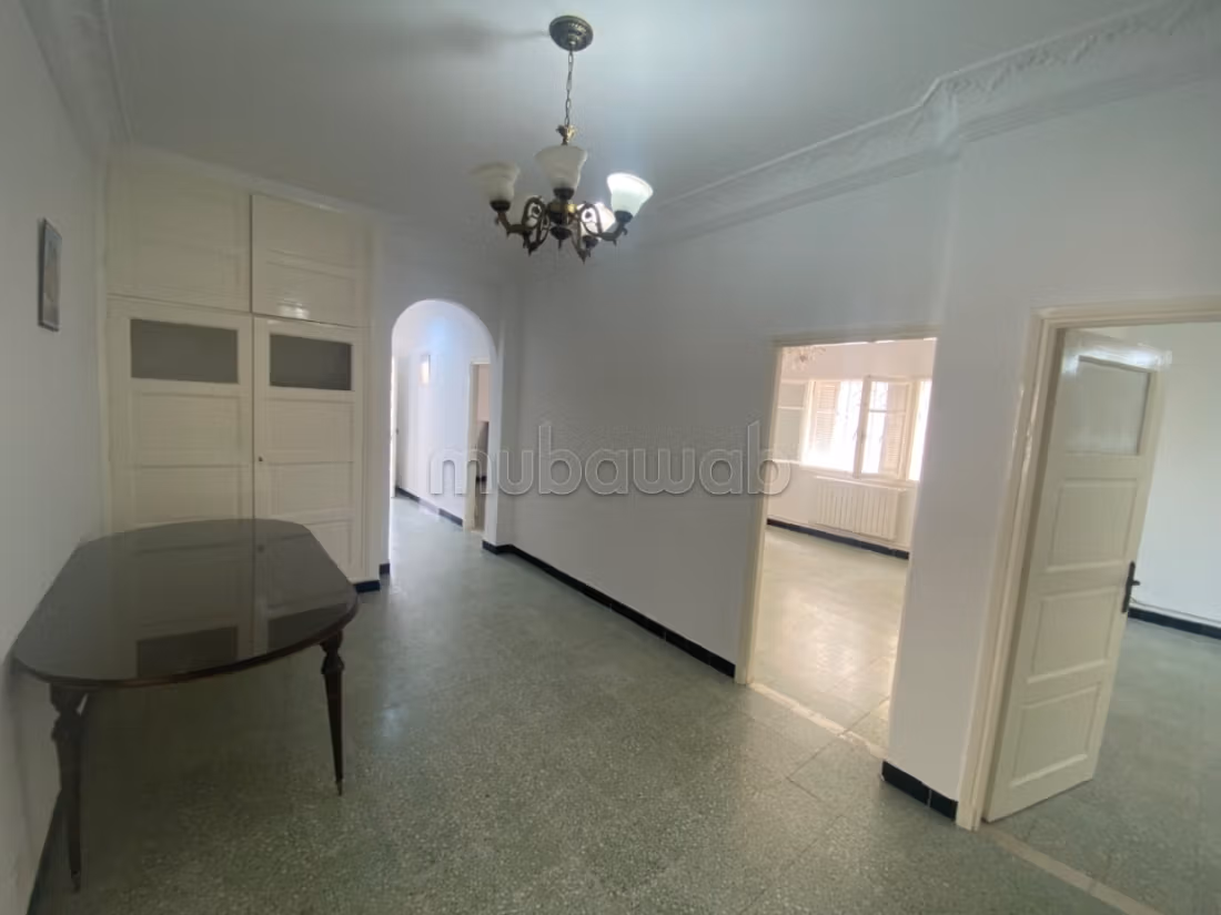 Rez de chaussée de villa de type S4 à louer