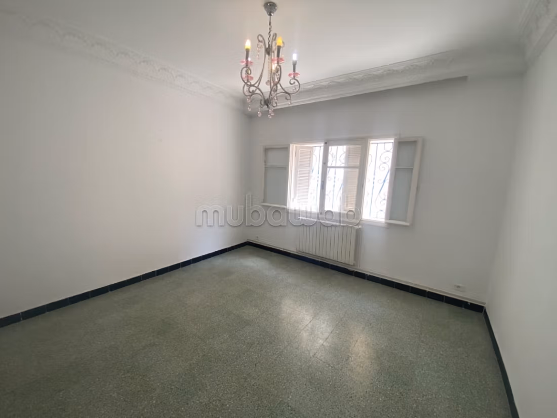 Rez de chaussée de villa de type S4 à louer