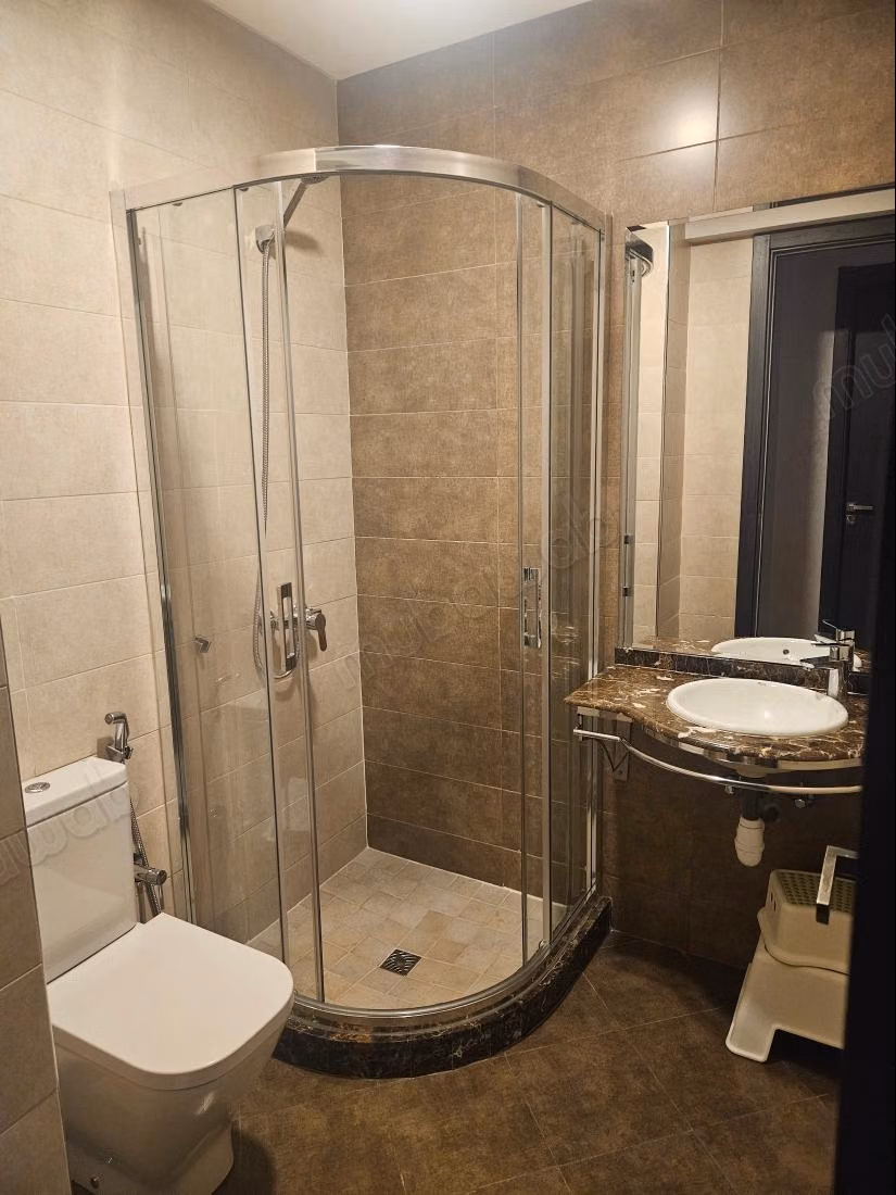 Appartement vide 87 m² avec 14m² sous sol titré