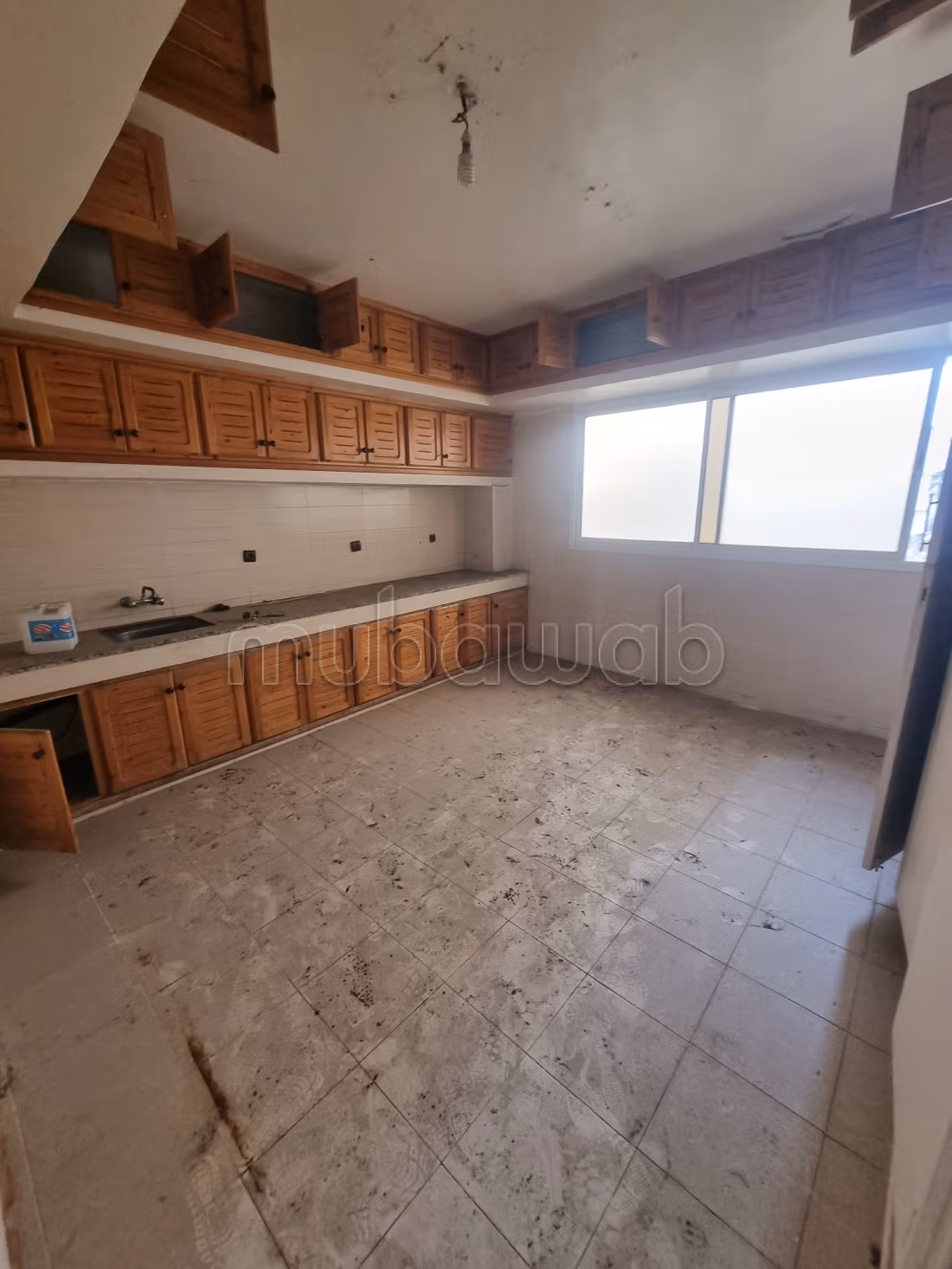 Ufficio di 150 m² in affitto a Diour Jamae