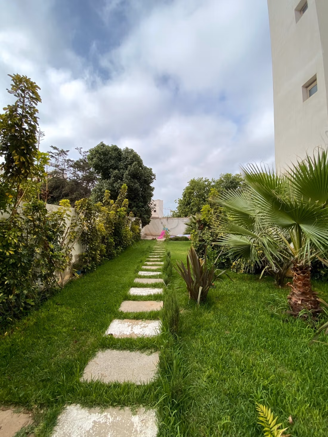 Appartamento in affitto a Harhoura. Superficie totale 90 m². Arredato