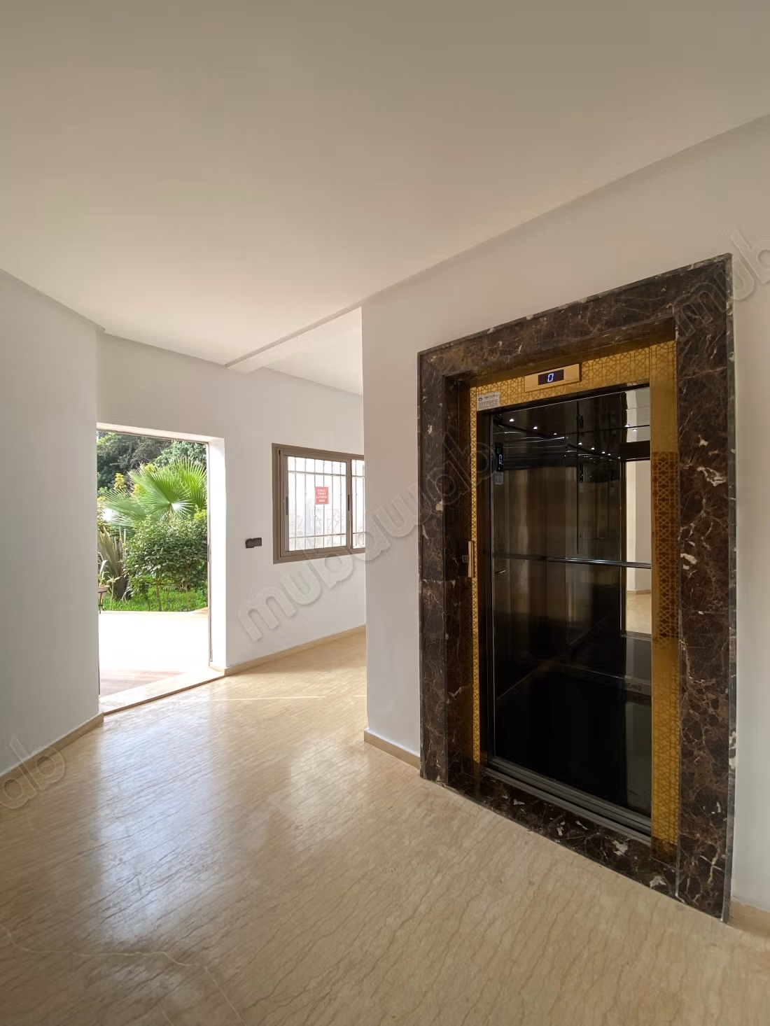 Appartamento in affitto a Harhoura. Superficie totale 90 m². Arredato