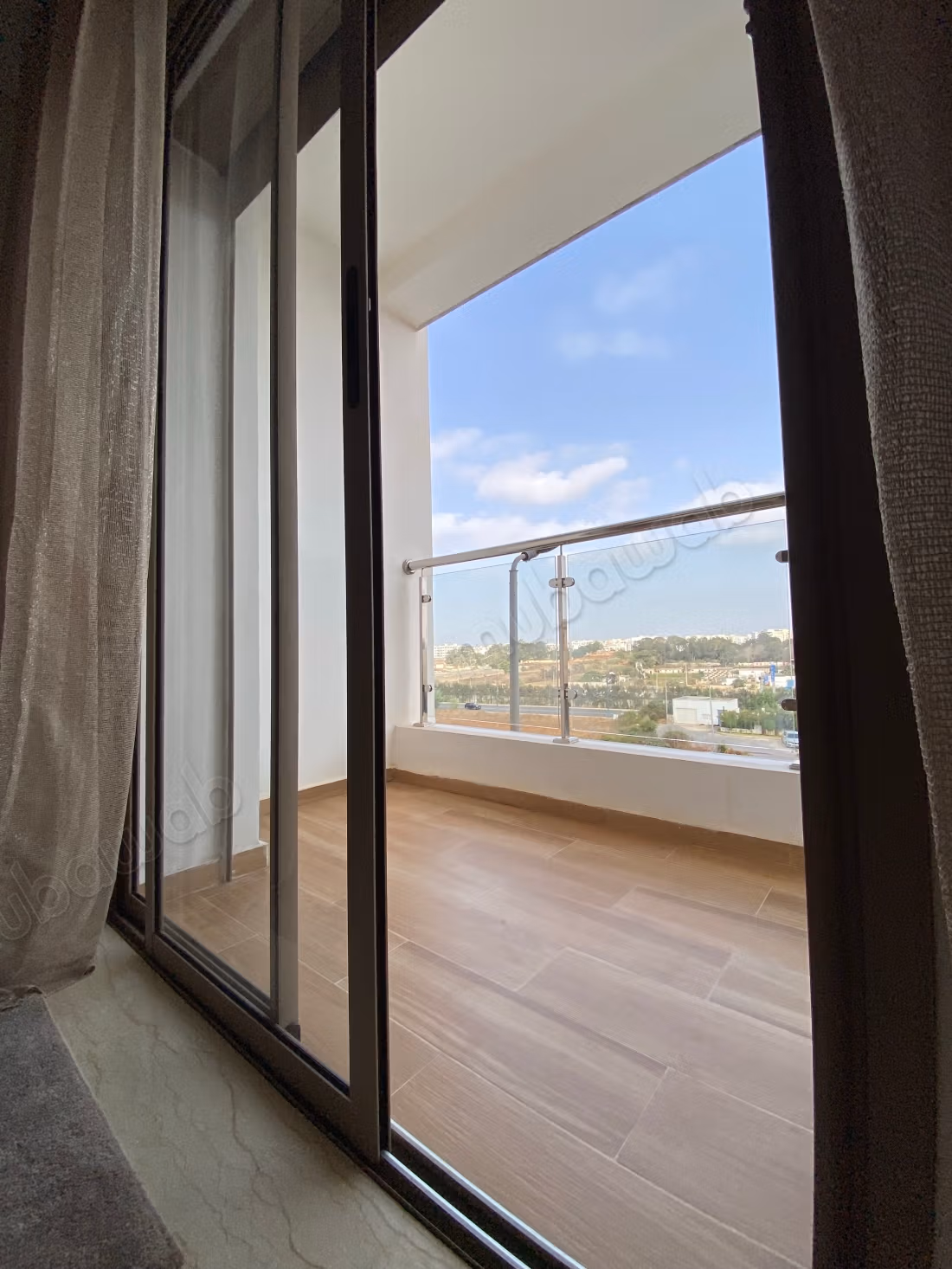 Appartamento in affitto a Harhoura. Superficie totale 90 m². Arredato