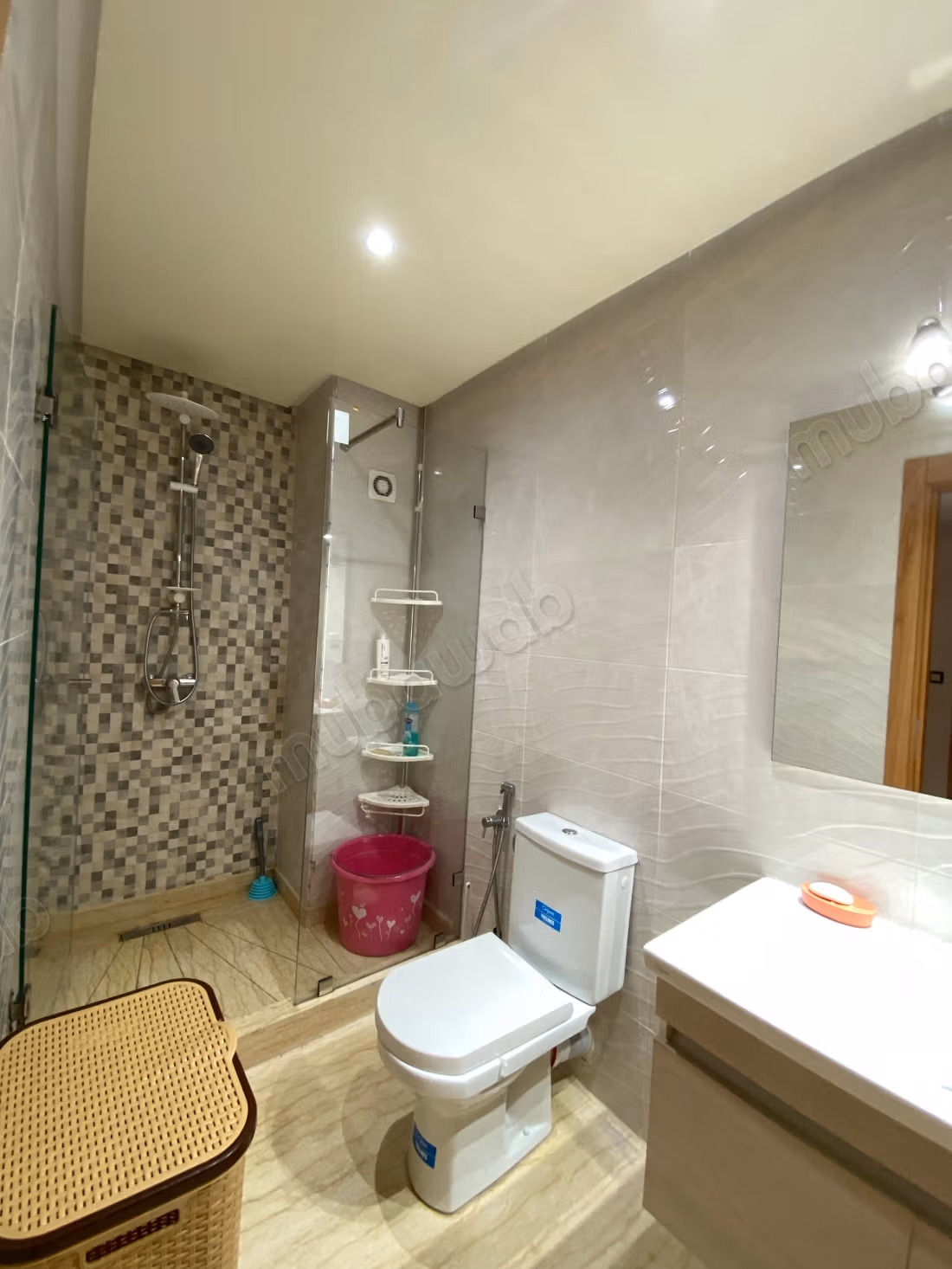 Appartamento in affitto a Harhoura. Superficie totale 90 m². Arredato